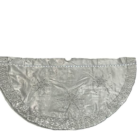 Santas Best Tree Skirt Silver Beautiful Snowflake Detailing Made in India - Picture 16 of 16